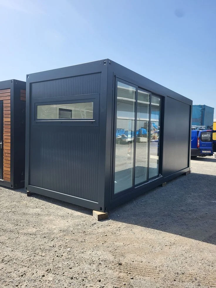 20ft/40ft container shop – Customized retail space - Image 2