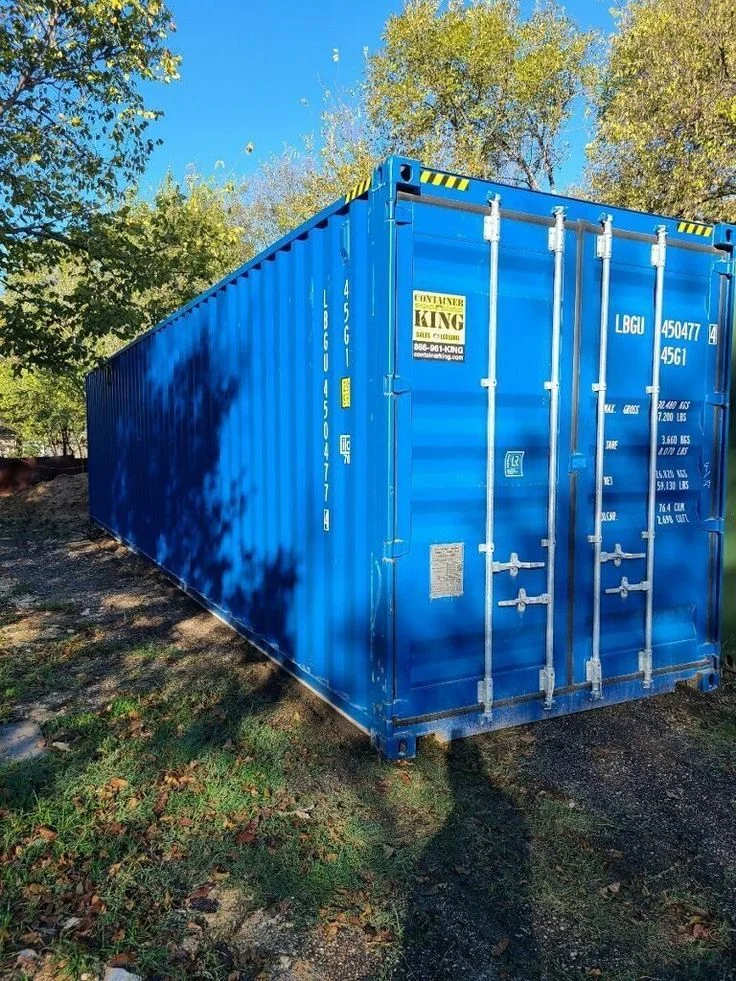 Compact 8ft container: safe solution for small storage spaces - Image 3